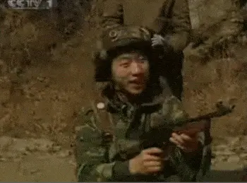 马龙打枪可爱搞笑动态图_1