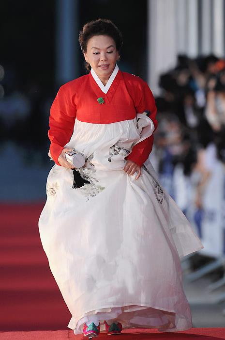 著名韩国演员金秀美去世享年75岁_3