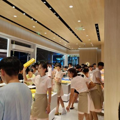 好利来的小姐姐图片为什么都是丝袜大长腿