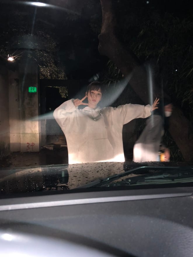 杨紫车前比耶图片,李现连续七年为杨紫庆生_1