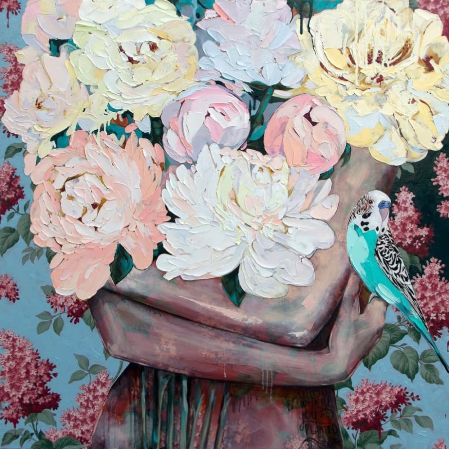 一个女人抱着一束花的图片,Jessica Watts 《Vallflower》花束油画图片_1