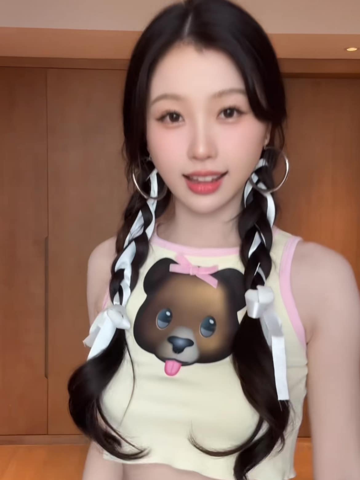虞书欣跳ohmybaby手势舞双马尾图片_2