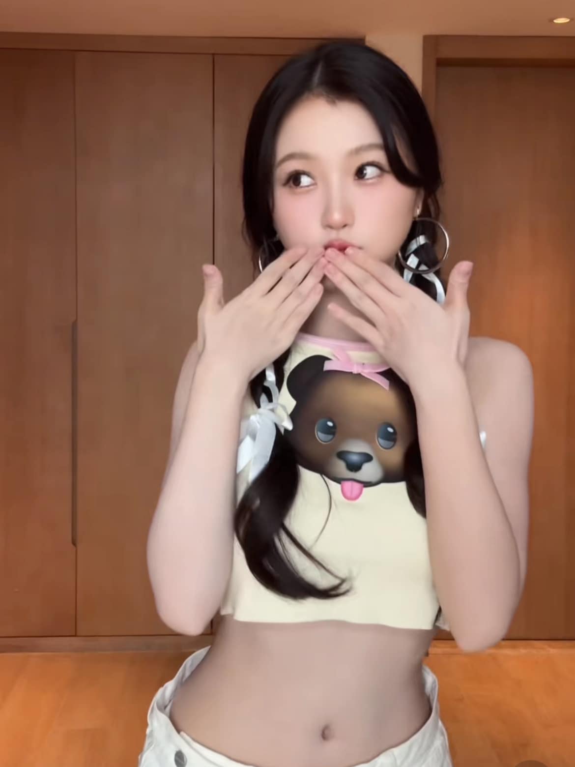虞书欣跳ohmybaby手势舞双马尾图片_3