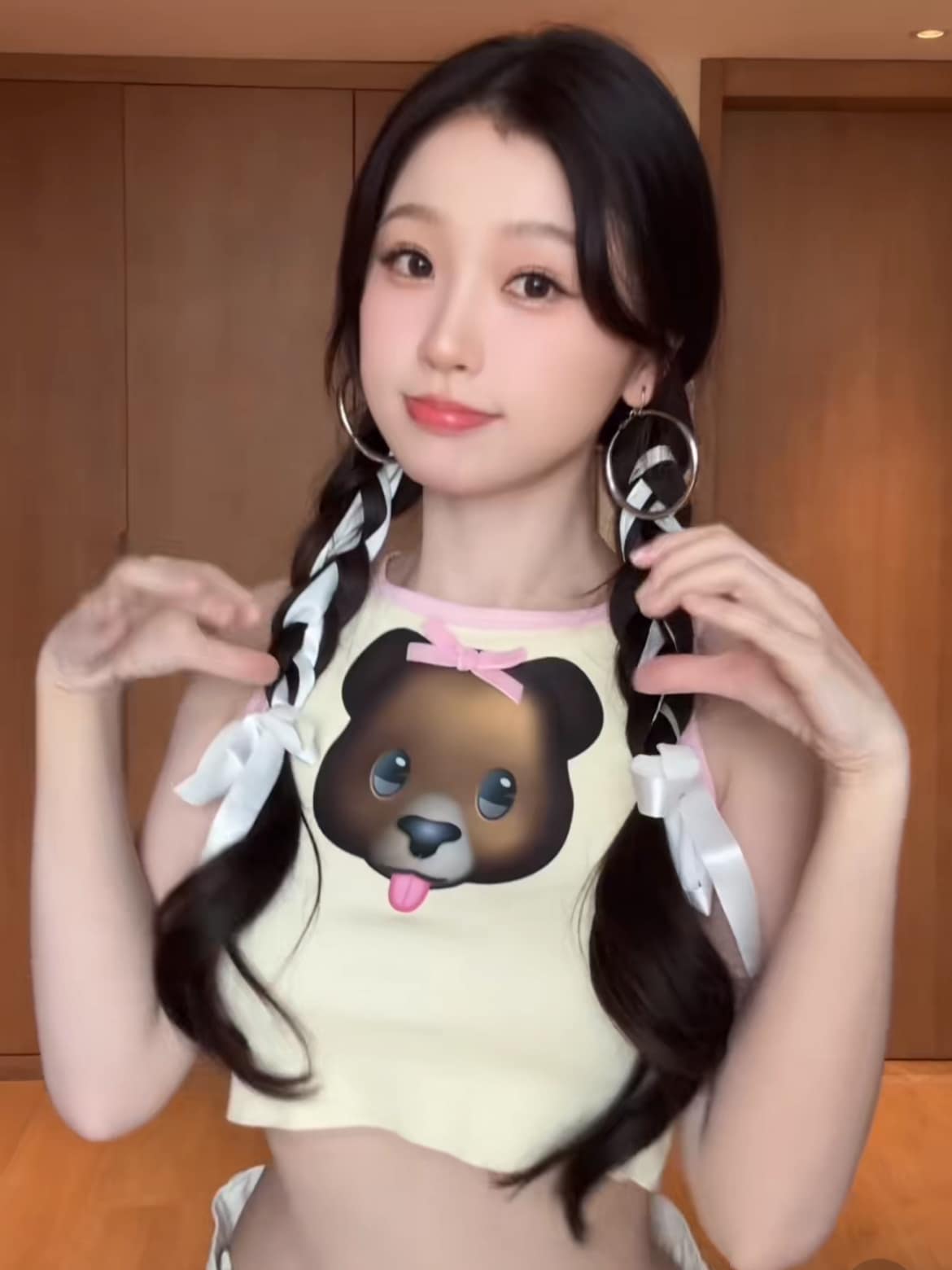 虞书欣跳ohmybaby手势舞双马尾图片_6