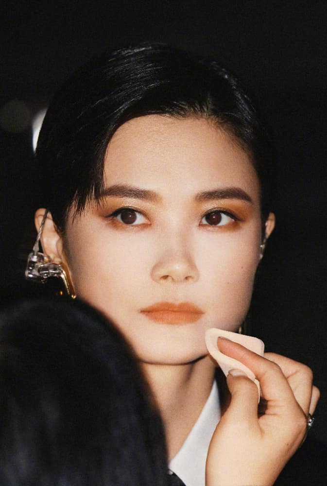 《生声不息•大湾区季》李宇春英气港风妆图片_2