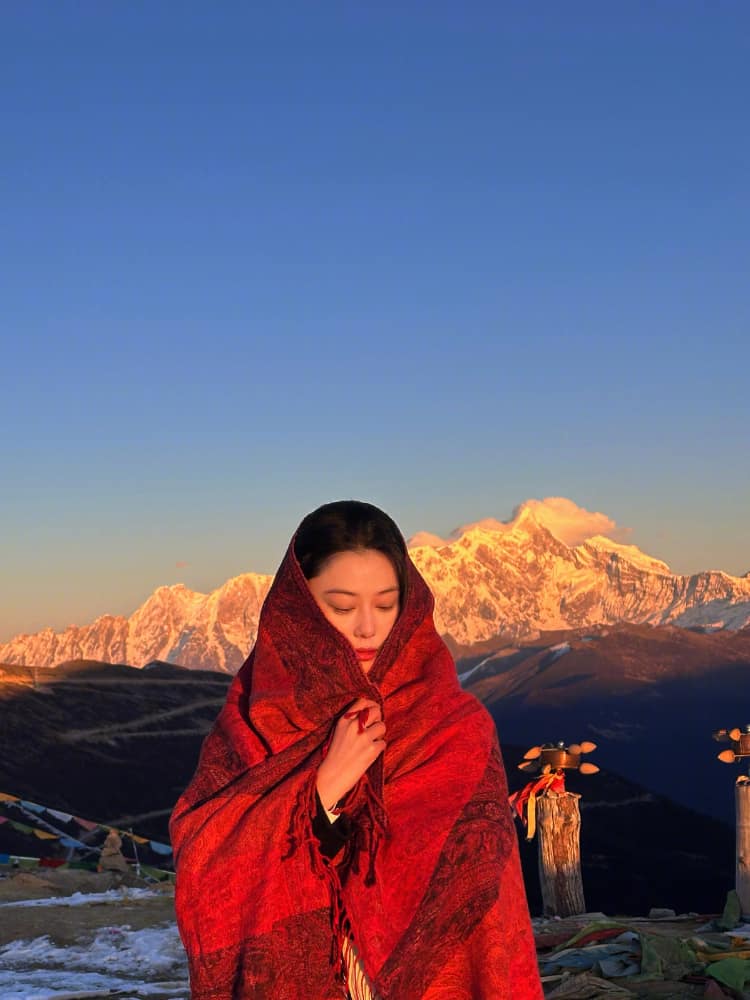 张馨予西藏南迦巴瓦图片_9