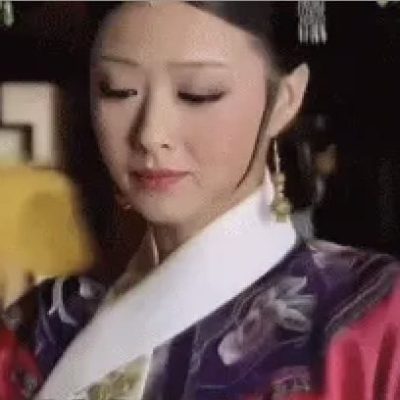 蒋欣《甄嬛传》华妃骑摩托恶搞搞笑动态图