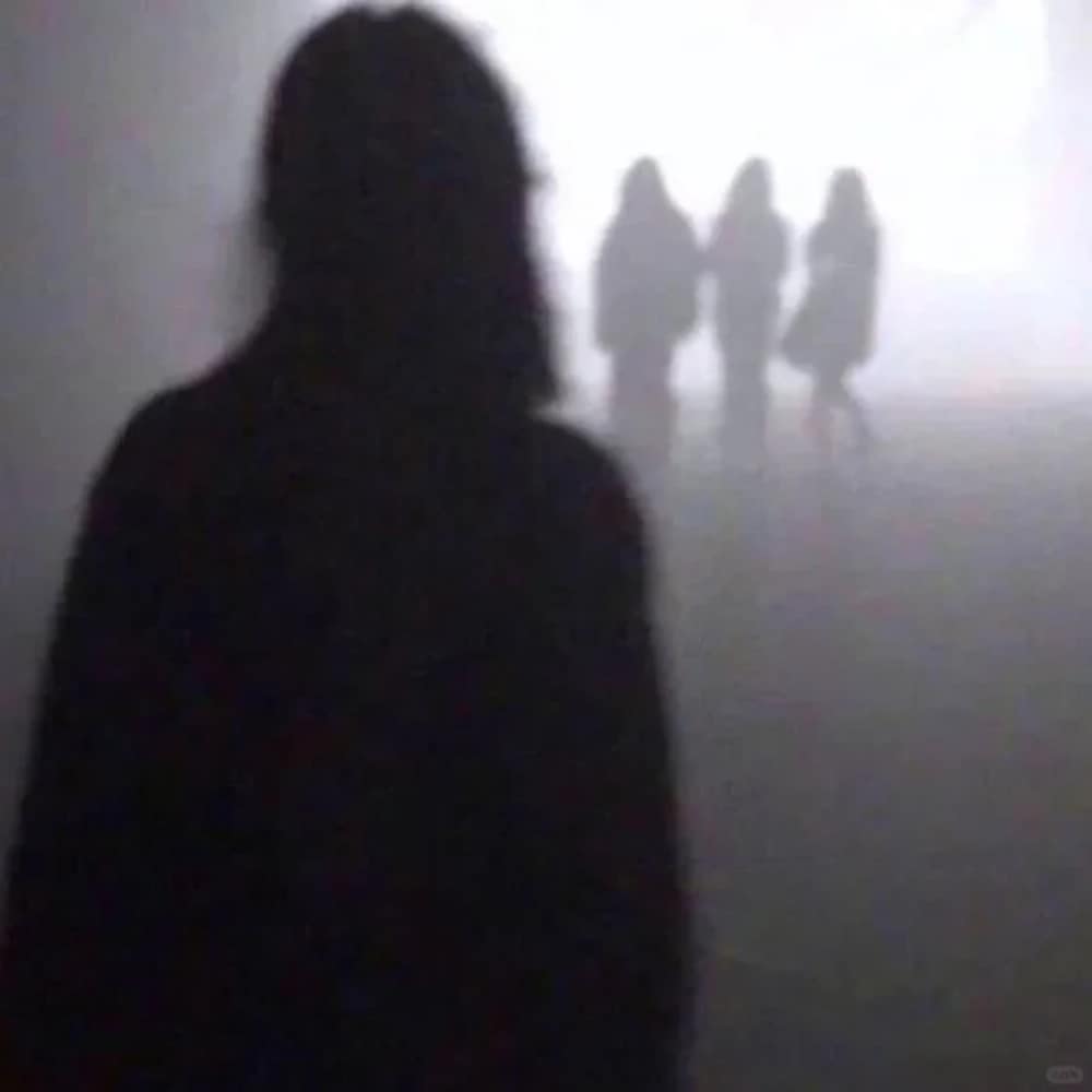 女生寂寞孤独又灿烂的神鬼怪头像图片_3