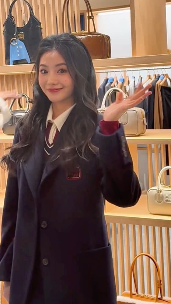 刘浩存制服女高学姐MiuMiu抓拍图片_4