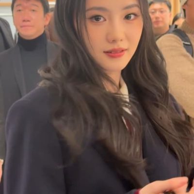 刘浩存制服女高学姐MiuMiu抓拍图片
