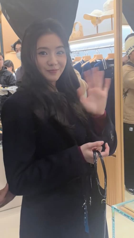 刘浩存制服女高学姐MiuMiu抓拍图片_6