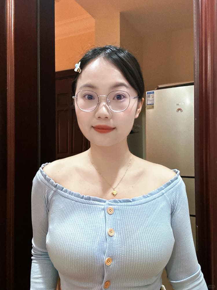 30岁女人的真实图片高清,戴眼镜气质女生图片_4