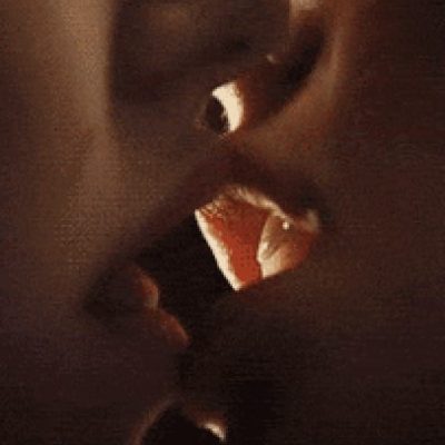 男性和女性接吻的15种口咬方法图片