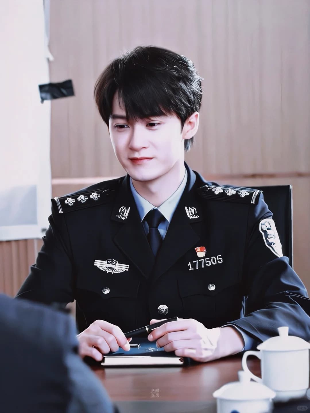 《猎罪图鉴2》檀健次警服常服帅气图片_2