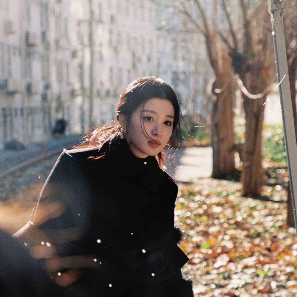 王楚然知性女生光影轮廓头像图片_2