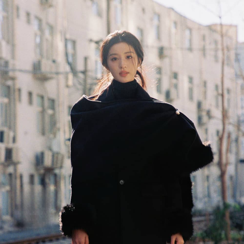 王楚然知性女生光影轮廓头像图片_4
