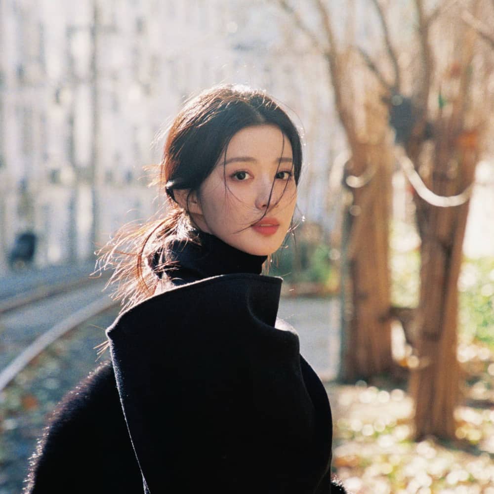 王楚然知性女生光影轮廓头像图片_8