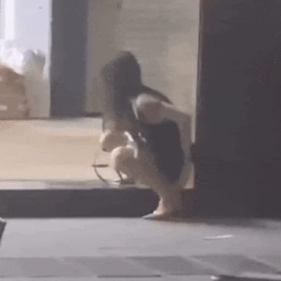 女生随地大小便动态图