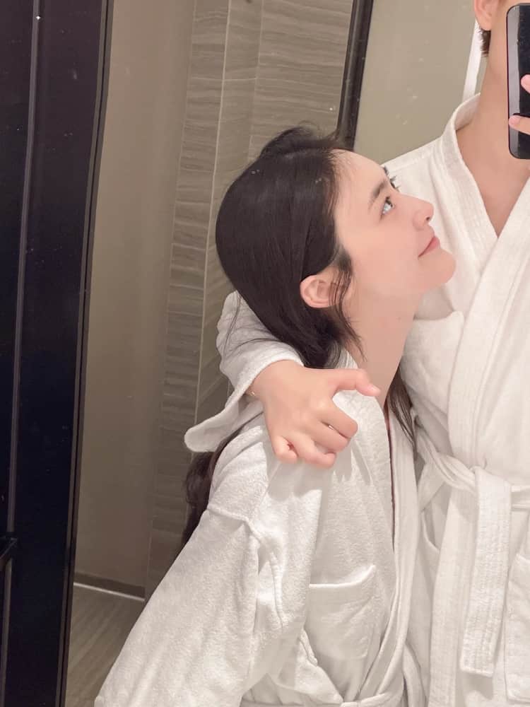 日本夫妻二人一起入住酒店自拍照图片_6