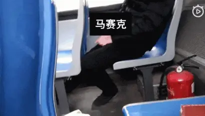 广西一男子公交车上拨开内裤zi慰_1