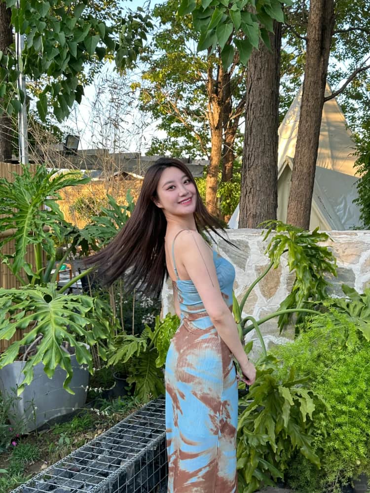 父亲有力挺送女儿的花园图片和背后的故事_2