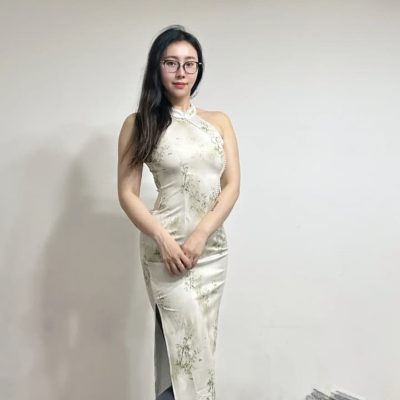 黑框眼镜旗袍灰丝袜知性天花板美女图片