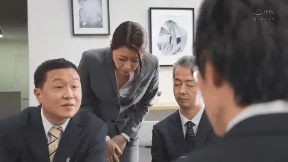 班长按了按口袋里的遥控器开关调到最大_1
