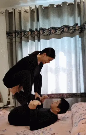 来吧展示女人床技48动态图_1