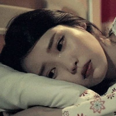 女生第一次哭男生停止动态图