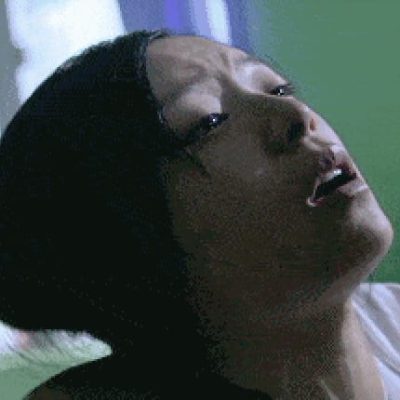校长猛挺进小莹的体内动态图,被校长抱进办公室糟蹋