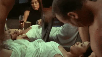三个老外换着躁我一个故事动态图_1