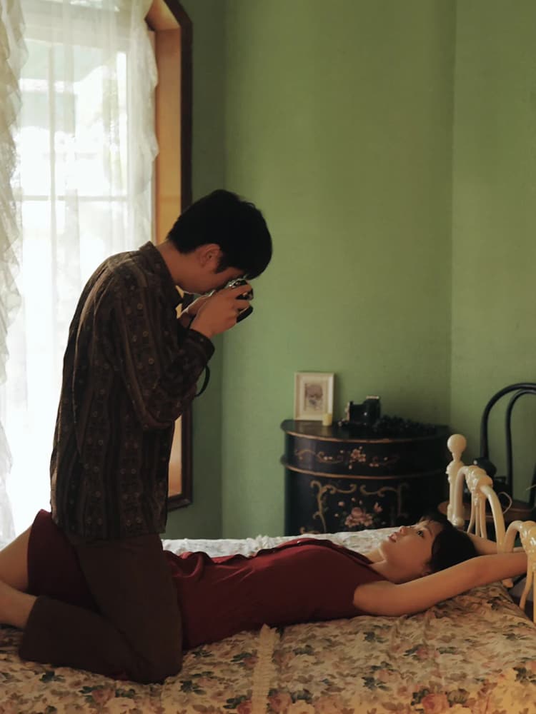 一面膜胸口一面吃下部位片段情侣写真图片_19