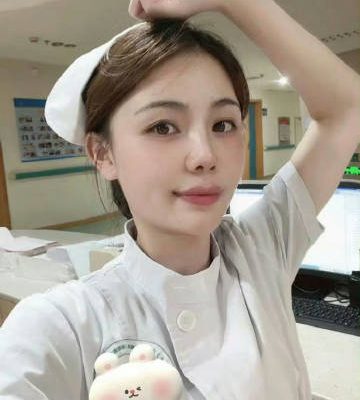 护士脱了衣服里面内衣的样子图片