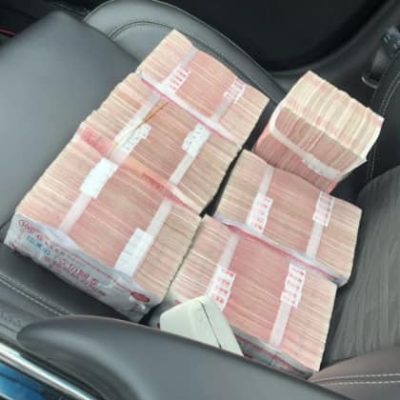 过年取现金100万副驾驶装逼高清图片