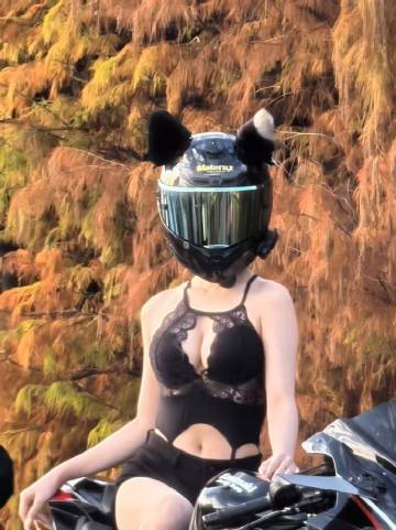 穿情趣内衣骑摩托,女骑士情趣内衣图片_4