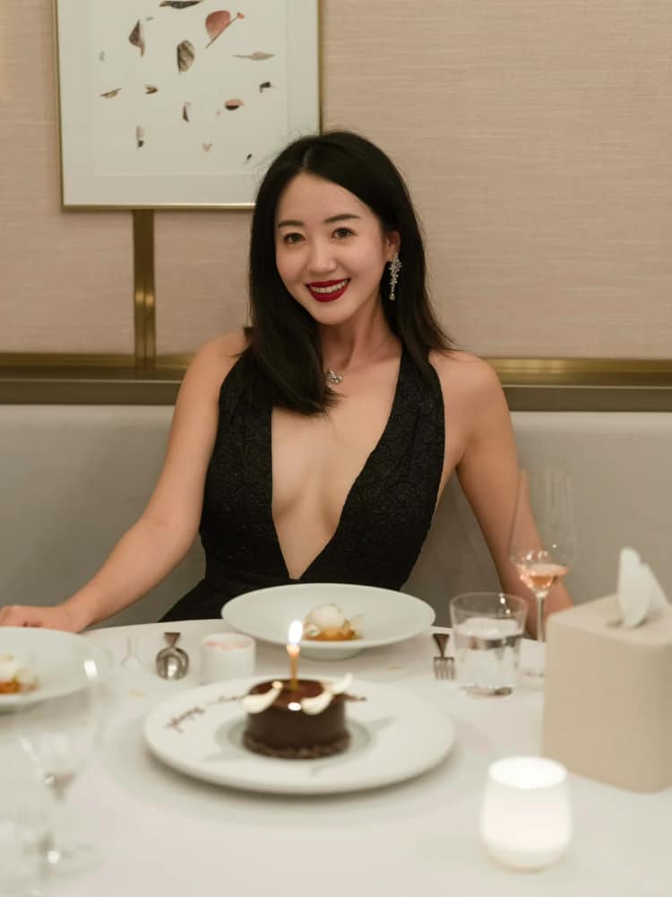 裙子开叉开到肚脐眼胳肢窝图片_1