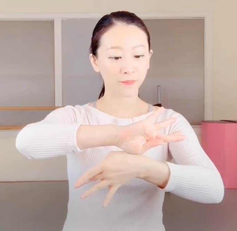 扣小花园的手势图步骤图片_3