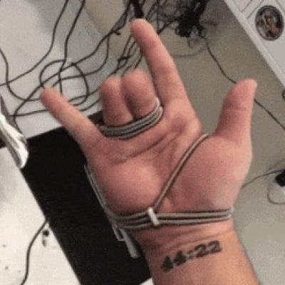 二指挖洞是什么?二指挖洞的图片动态图