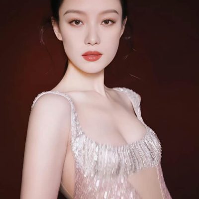 倪妮挤咪咪胸罩胸罩被扒了图片