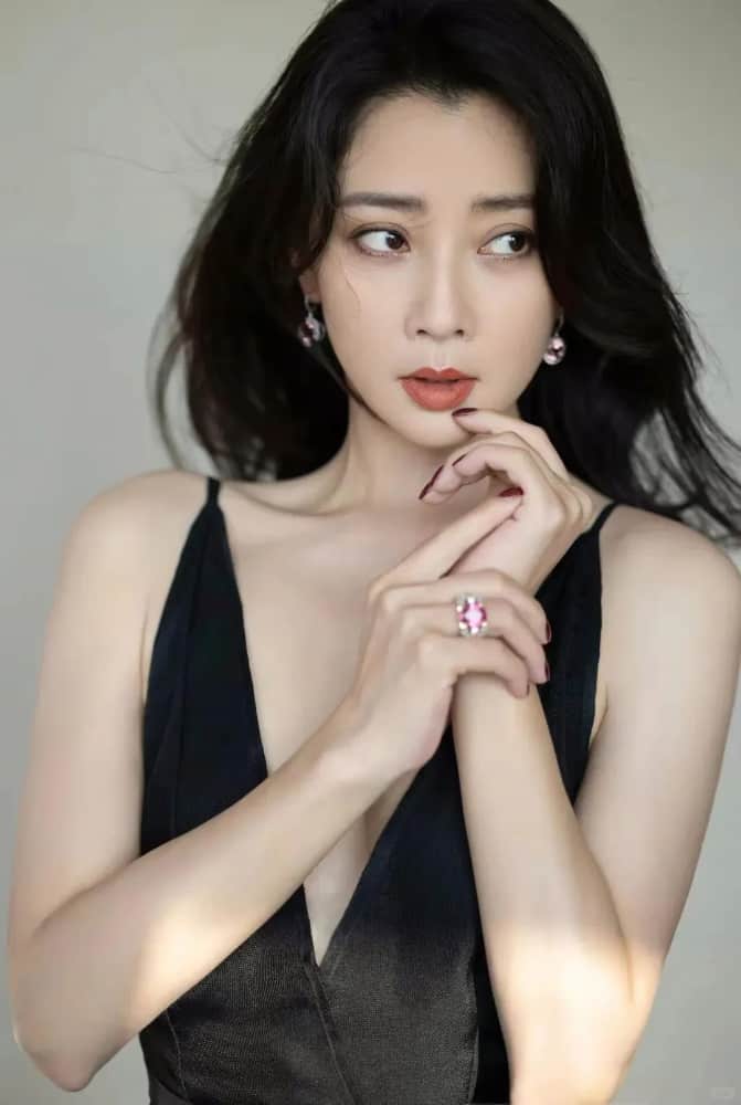 殷桃身材饱满又会穿图片_7