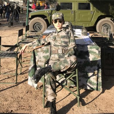 大美女温峥嵘牛仔裤全身照