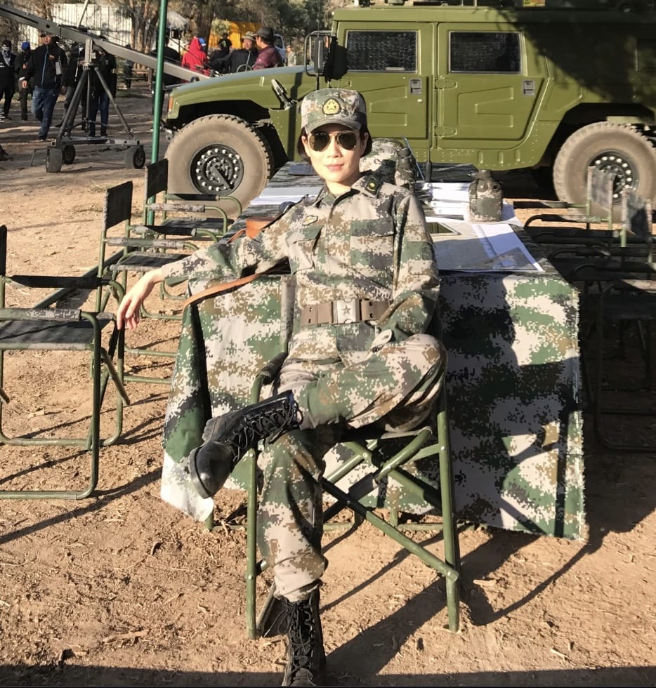 大美女温峥嵘牛仔裤全身照_2