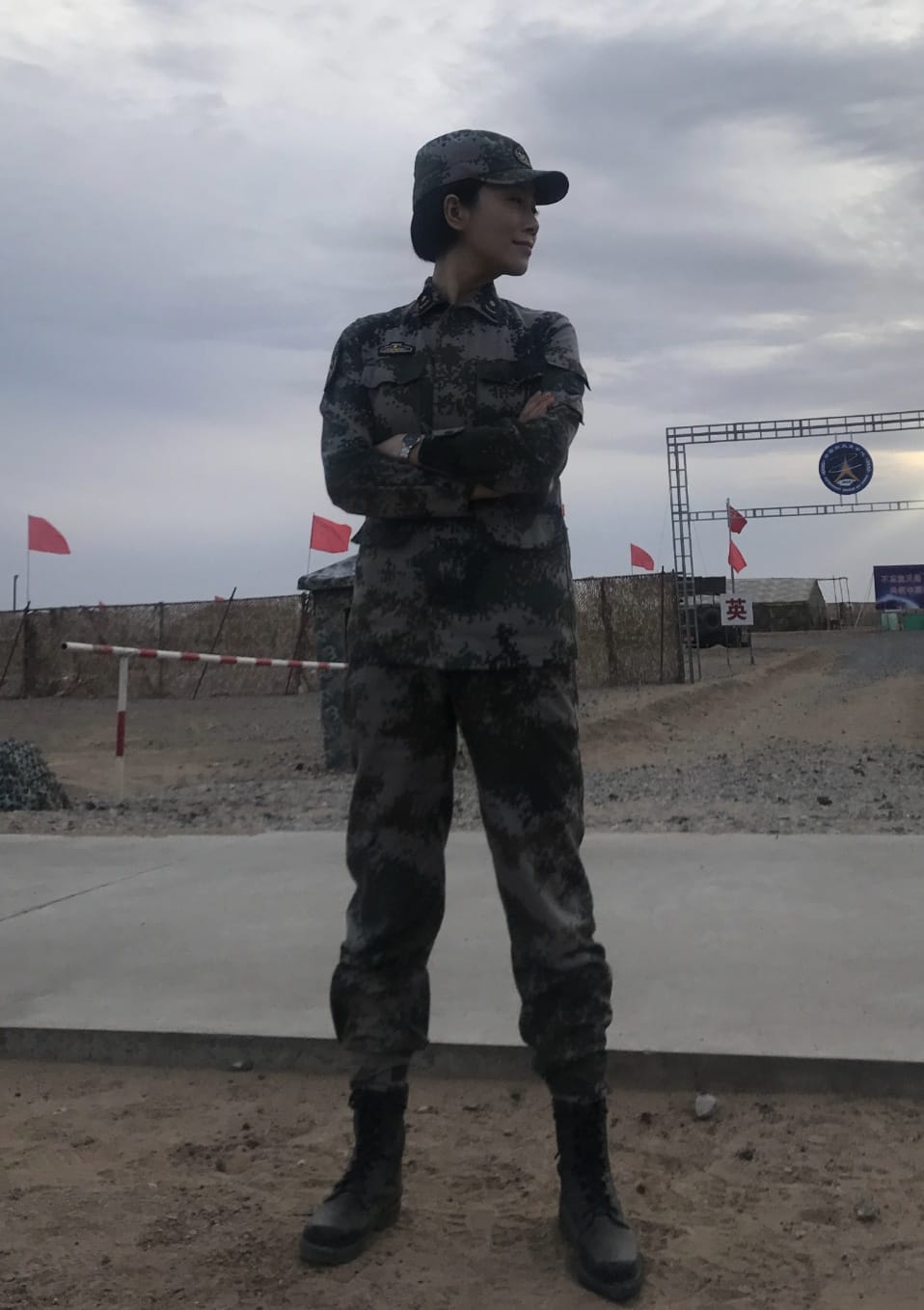 大美女温峥嵘牛仔裤全身照_4