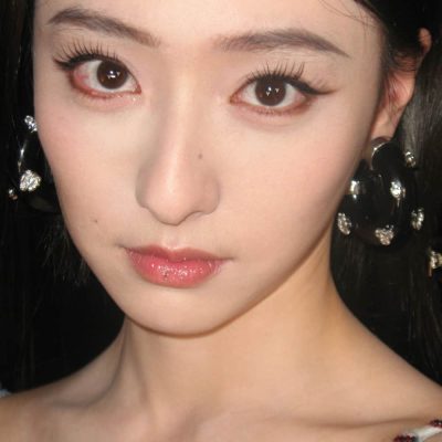 胡连馨儿好漂亮就是胸太平了