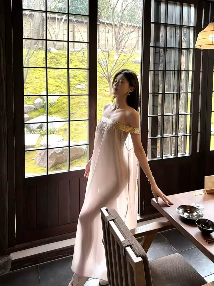 女孩子穿透明衣服是怎么样的图片_1