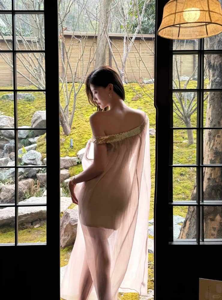 女孩子穿透明衣服是怎么样的图片_2