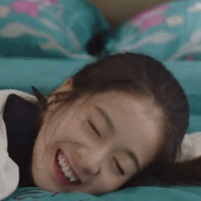 装睡故意把腿给老公动态图