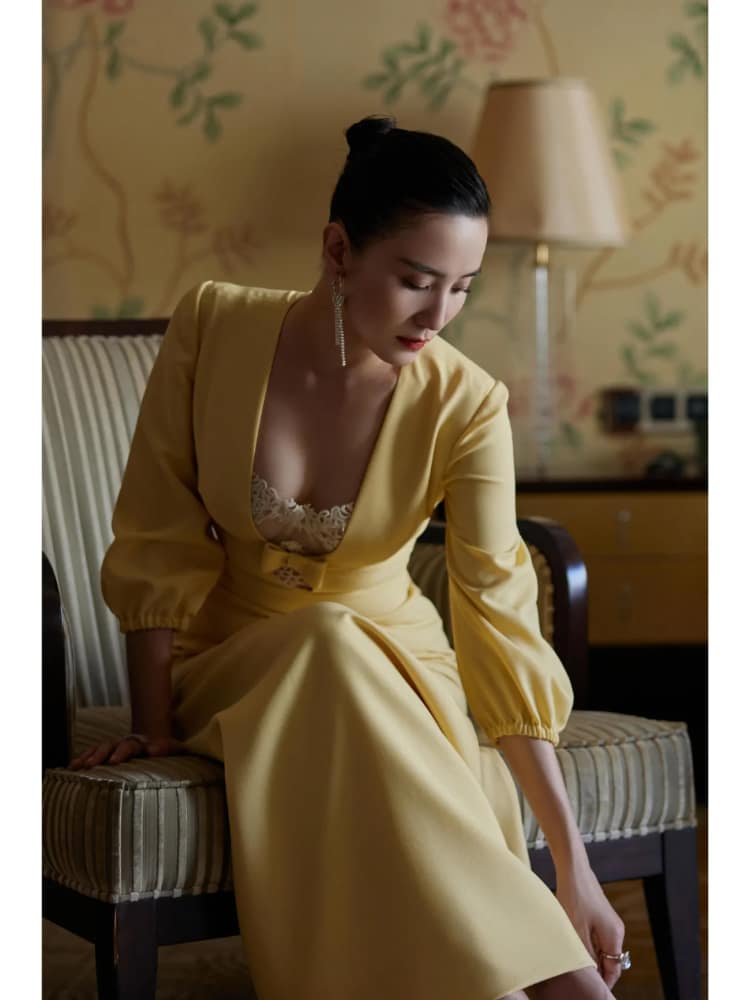 宋佳低胸穿搭图片,宋佳的胸罩是戴呢还是戴呢_5