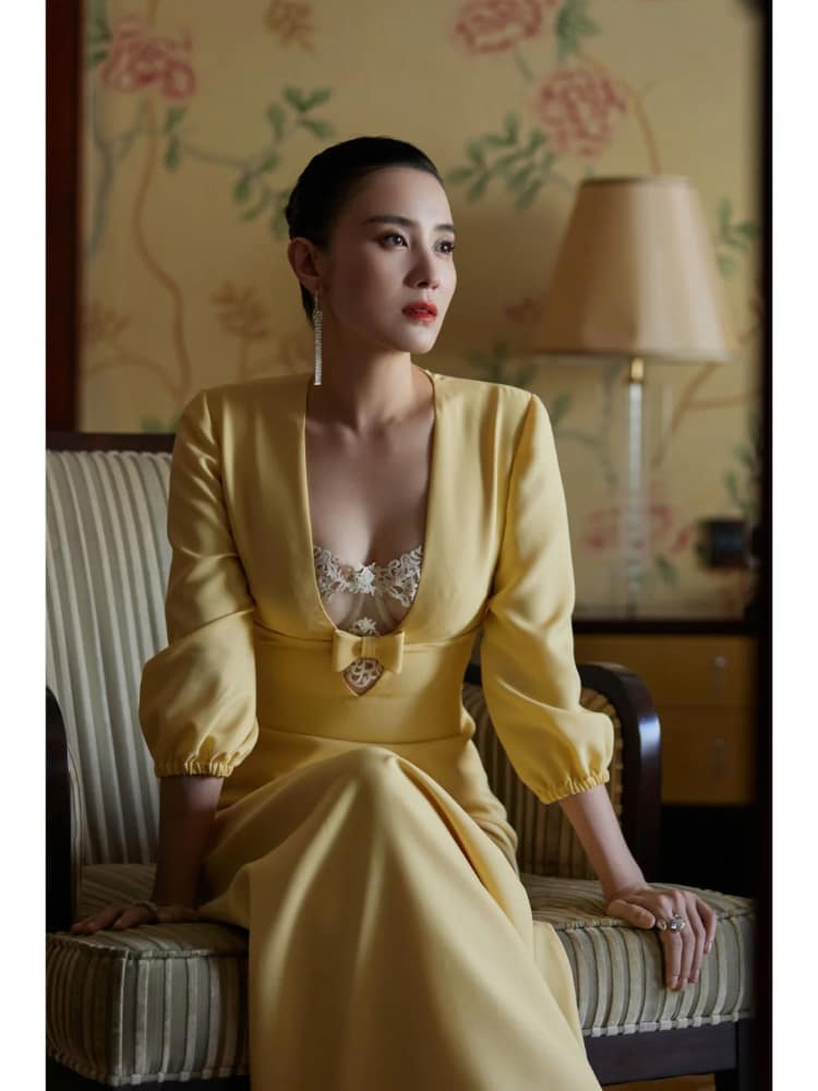 宋佳低胸穿搭图片,宋佳的胸罩是戴呢还是戴呢_4