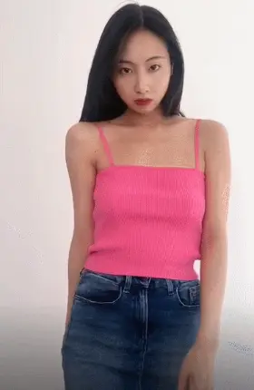 平口吊带的妹子,那你想吃小馒头动态图_2
